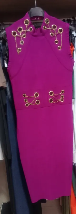 Vestido Morado con Detalles Dorados