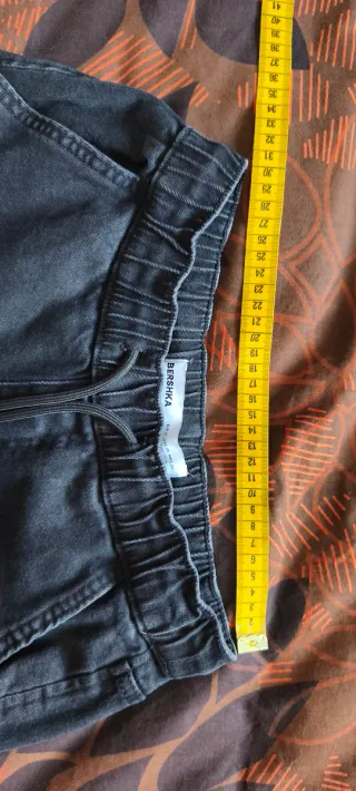 Pantalones vaqueros negros rotos