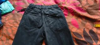 Pantalones vaqueros negros rotos