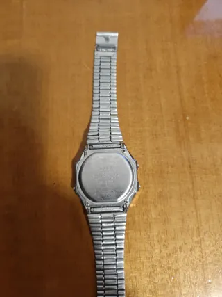 Reloj Casio Digital Plata y Negro