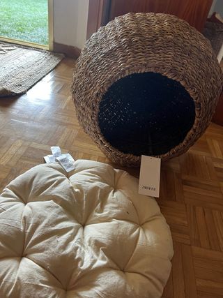 Cama Iglú para Perros Pequeños. Sin estrenar