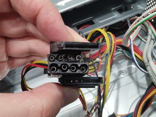 Caja Micro ATX ASUS con Fuente