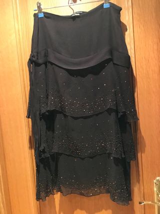 Falda Gasa en Marron con detalles de lentejuelas.