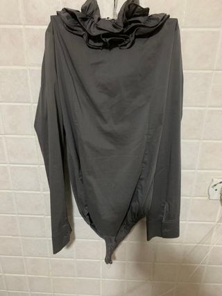 Camicia body nera elegante con rouches Lumina