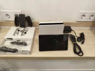 Nintendo Switch OLED Bianca