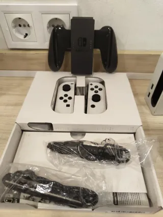 Nintendo Switch OLED Bianca