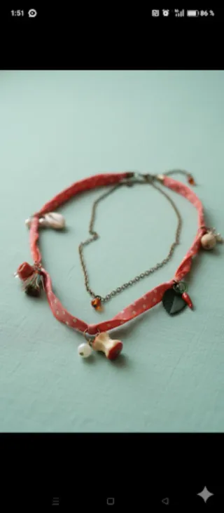 Collar artesanal con charms