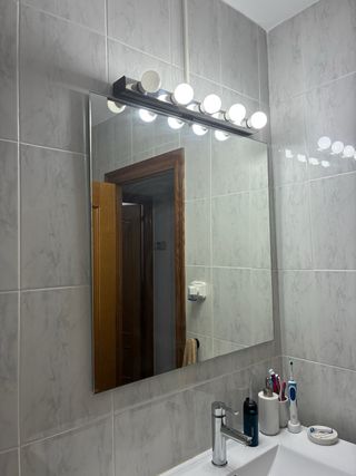 Mueble de baño+espejo y aplique de luz