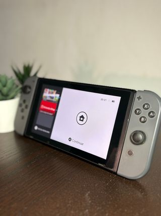 ¡COMO NUEVA! Nintendo Switch Gris + complementos
