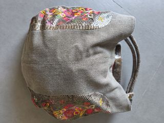 Bolso estampado floral y piel serpiente