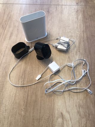 Cámara Arlo Pro 3 + Hub + Funda + Batería