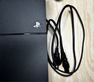 PS4 + Mando + 4 Juegazos