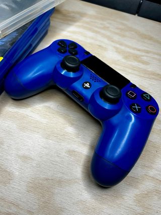 PS4 + Mando + 4 Juegazos