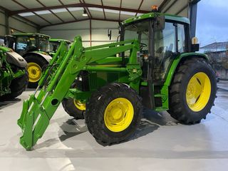 Tractor John Deere 6310 con pala
