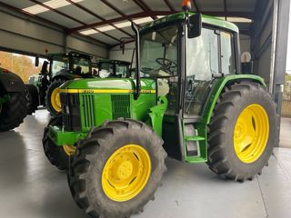 Tractor John Deere 6310 con pala