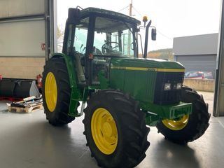 Tractor John Deere 6310 con pala