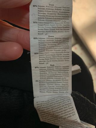 T-shirt nera con pizzo e stampa bianca per donna