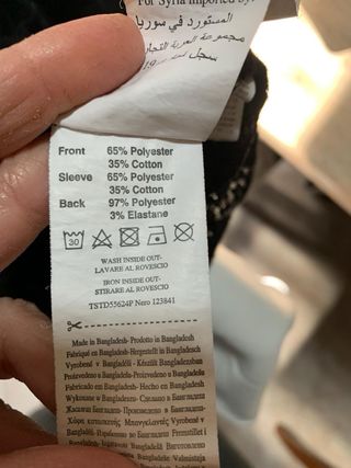 T-shirt nera con pizzo e stampa bianca per donna