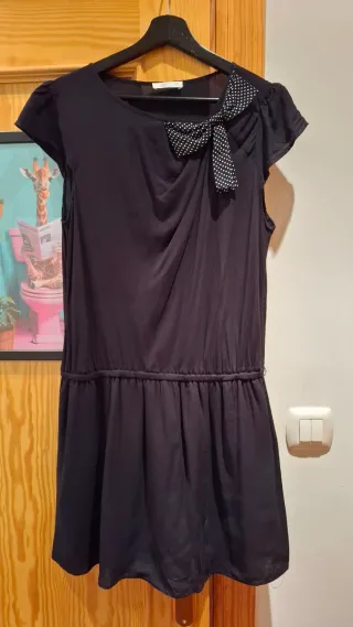 Vestido negro con lazo