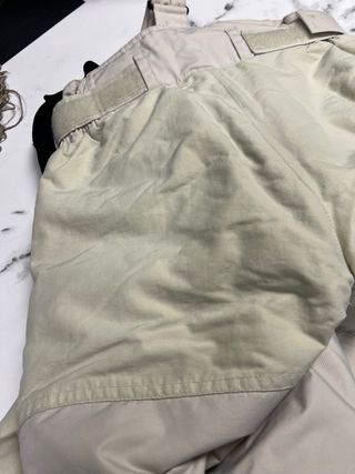 Pantaloncini da sci beige con bretelle