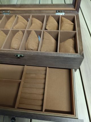 SONGMICS Caja de Relojes con 12 Ranuras, Estuche de Relojes de Madera de 2 Niveles con Tapa de Cristal, Almohadillas, Forro de Terciopelo, Regalo de Seres Queridos, Negro Marrón JOW012K01