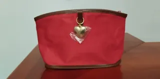 Neceser lona roja concolgante corazón