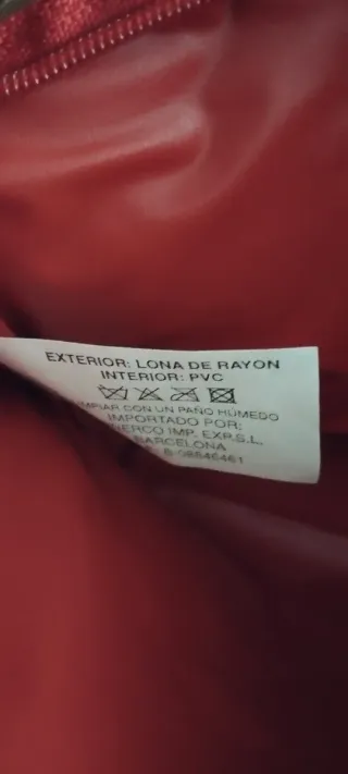 Neceser lona roja concolgante corazón