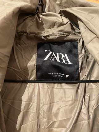 Plumífero Zara verde oliva largo