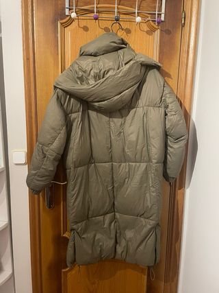 Plumífero Zara verde oliva largo