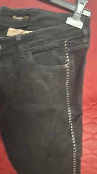 Vaqueros negros Massimo Dutti tachuelas