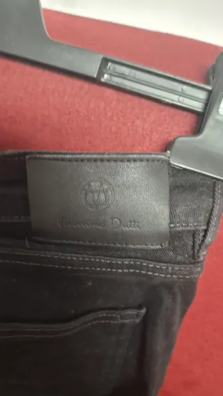 Vaqueros negros Massimo Dutti tachuelas