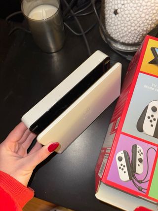 Nintendo Switch OLED Nera e Bianca con accessori