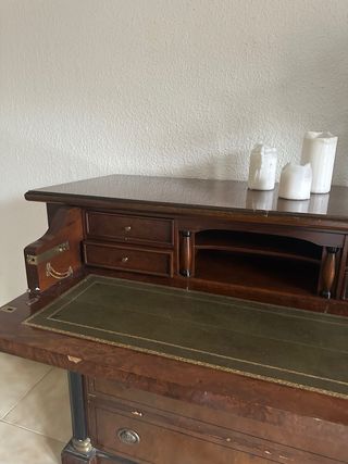 Cómoda antigua de madera maciza