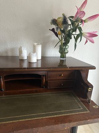 Cómoda antigua de madera maciza