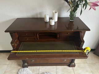 Cómoda antigua de madera maciza