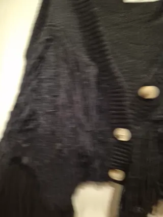 Cárdigan Negro con Adornos de Lana