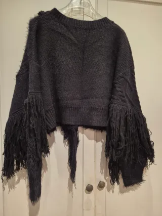 Cárdigan Negro con Adornos de Lana