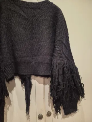 Cárdigan Negro con Adornos de Lana