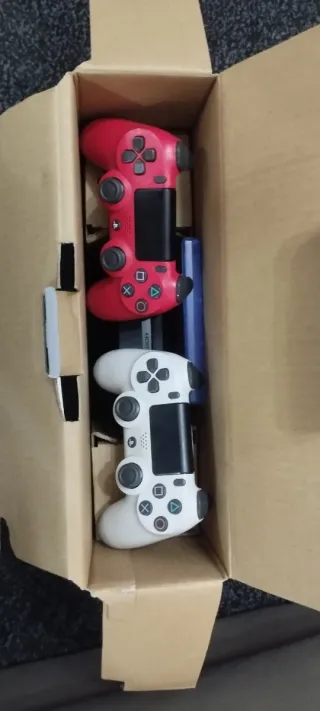 PS4 1TB + 2 mandos dualshock 4 y 2 juegos del fifa