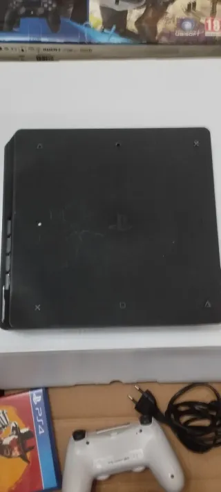 PS4 1TB + 2 mandos dualshock 4 y 2 juegos del fifa