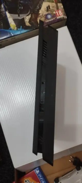 PS4 1TB + 2 mandos dualshock 4 y 2 juegos del fifa