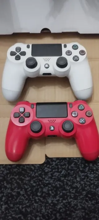 PS4 1TB + 2 mandos dualshock 4 y 2 juegos del fifa