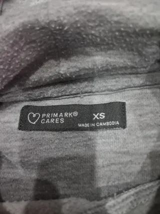 Sudadera con capucha gris