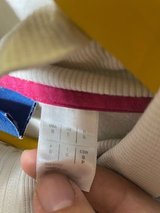 Chaqueta deportiva Reebok blanca y rosa