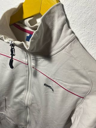 Chaqueta deportiva Reebok blanca y rosa