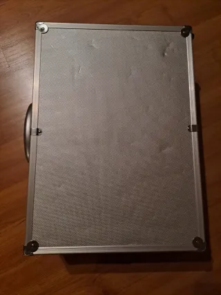 Maletín duro plateado 33x46x15cm