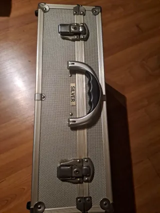 Maletín duro plateado 33x46x15cm