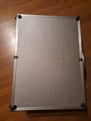 Maletín duro plateado 33x46x15cm