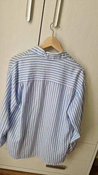 Camisa Stradivarius Rayas Azul y Blanco