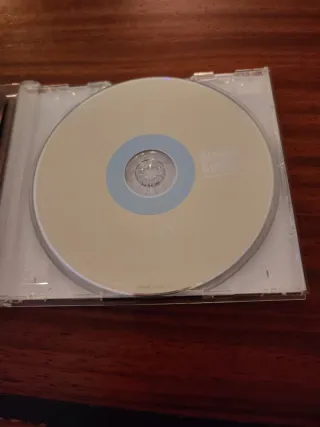 CD con imagen de pareja